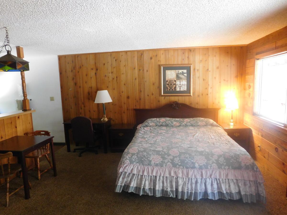 The Tamarack Lodge Lakeshore Exterior photo